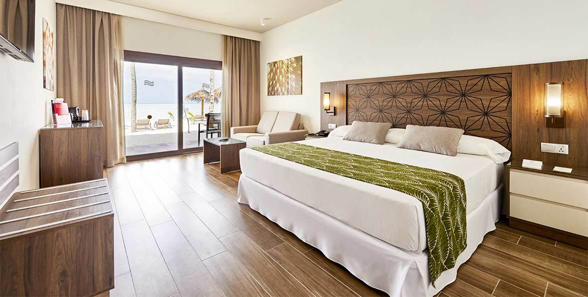hotel-riu-atoll-maldivas-double-beach-room-1