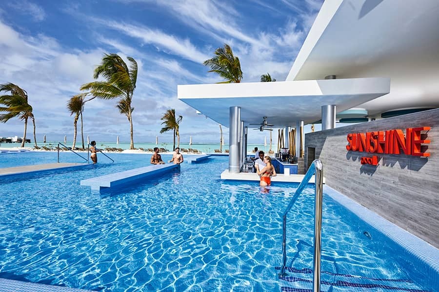 bar-piscina-hotel-riu-atoll2_tcm92-218095